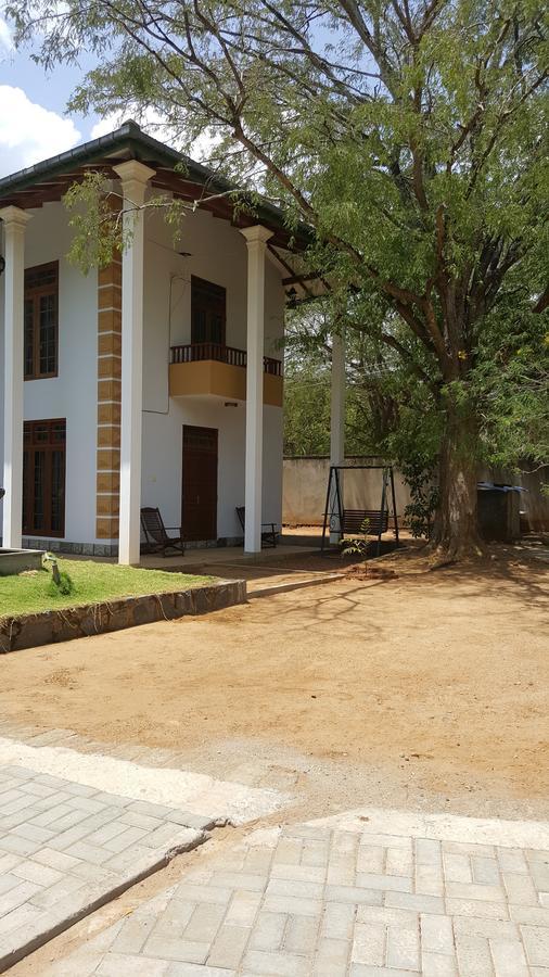 Lokuge Grand Resort Kataragama Eksteriør bilde