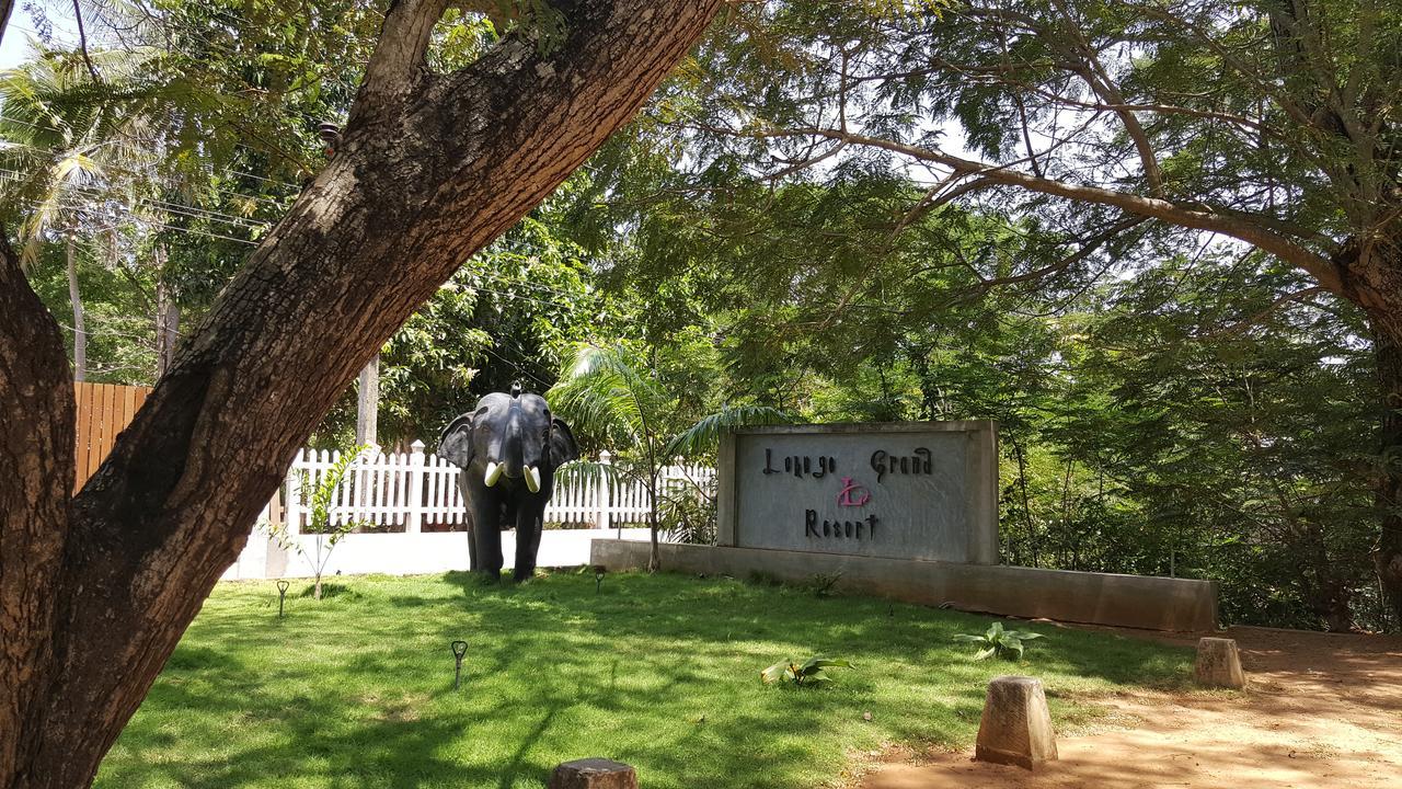 Lokuge Grand Resort Kataragama Eksteriør bilde